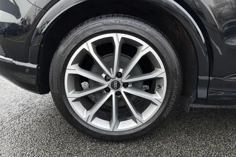 DP72HGD Audi Q4 e-tron Q4  Edition 1 50 e-tron quattro 220,00 kW Thumbnail #11