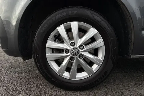 DF74GMV Volkswagen Transporter 2.0 TDI 110 Highline Van Thumbnail #13
