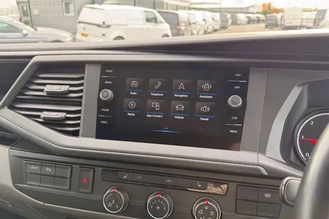 DF74GMV Volkswagen Transporter 2.0 TDI 110 Highline Van Thumbnail #17