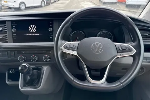 DF74GMV Volkswagen Transporter 2.0 TDI 110 Highline Van Thumbnail #18