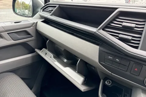 DF74GMV Volkswagen Transporter 2.0 TDI 110 Highline Van Thumbnail #34