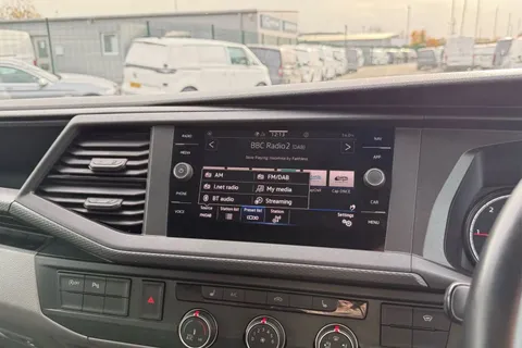 DF74GMV Volkswagen Transporter 2.0 TDI 110 Highline Van Thumbnail #44