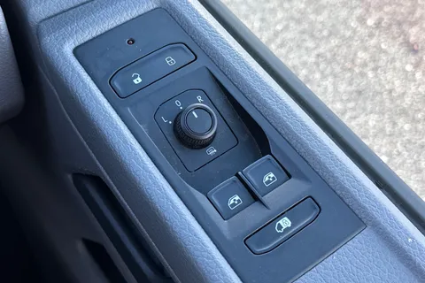 DE74VLF Volkswagen Transporter 2.0 TDI 110 Startline Van Thumbnail #43