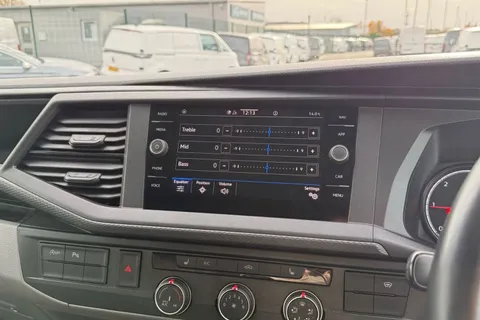 DF74GMV Volkswagen Transporter 2.0 TDI 110 Highline Van Thumbnail #50