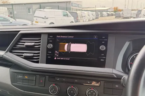 DF74GMV Volkswagen Transporter 2.0 TDI 110 Highline Van Thumbnail #51