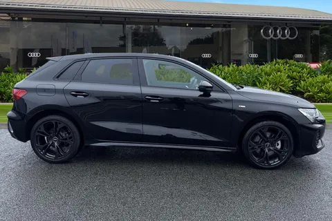 DY75UBD Audi A3 Black Edition TFSI e  204 PS S tronic Thumbnail #4