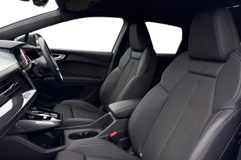 16 of 66 for Audi Q4 e-tron Q4 S line 40 e-tron 150,00 kW