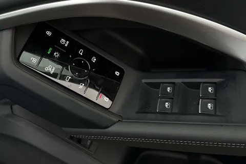  Audi Q5 2.0 TDI 40 Sport S Tronic quattro Euro 6 (s/s) 5dr Thumbnail #18