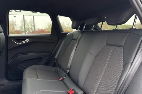 19 of 66 for Audi Q4 e-tron Q4 S line 40 e-tron 150,00 kW