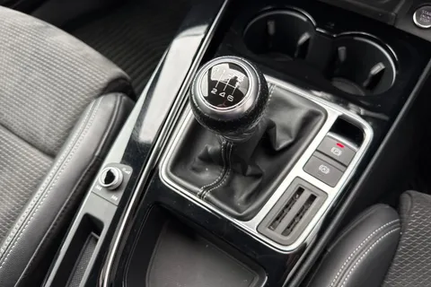 ND70NBN Audi A4 Avant 2.0 TFSI 35 Black Edition Euro 6 (s/s) 5dr Thumbnail #24