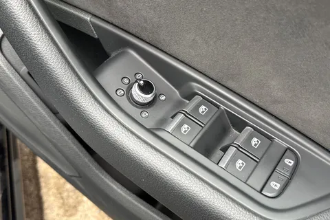 ND70NBN Audi A4 Avant 2.0 TFSI 35 Black Edition Euro 6 (s/s) 5dr Thumbnail #42