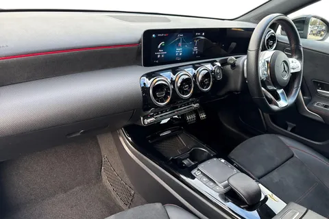 KS20VST Mercedes-Benz A Class 1.5 A180d AMG Line (Executive) 7G-DCT Euro 6 (s/s) 5dr Thumbnail #16