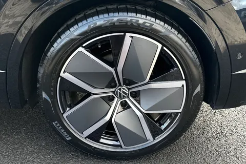 AU75NTL Volkswagen Touareg 3.0 V6 TDI 4Motion 286 Black Edition 5dr Tip Auto **TOW BAR** Thumbnail #10