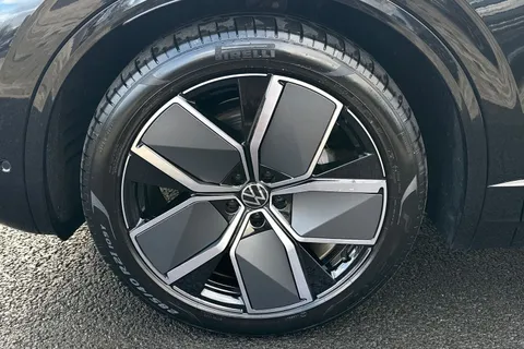 AU75NTL Volkswagen Touareg 3.0 V6 TDI 4Motion 286 Black Edition 5dr Tip Auto **TOW BAR** Thumbnail #11