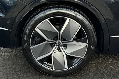 AU75NTL Volkswagen Touareg 3.0 V6 TDI 4Motion 286 Black Edition 5dr Tip Auto **TOW BAR** Thumbnail #13