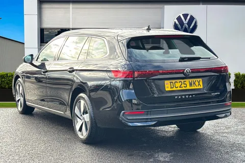 DC25WKX Volkswagen Passat 1.5 TSI eHybrid Life 5dr DSG **INFO PACK, DRIVER PACK, TOW BAR** Thumbnail #3