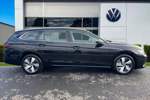 DC25WKX Volkswagen Passat 1.5 TSI eHybrid Life 5dr DSG **INFO PACK, DRIVER PACK, TOW BAR** Thumbnail #4