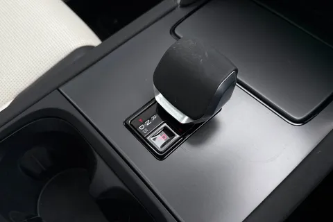 KR74OBY Land Rover Discovery Sport 2.0 D200 Dynamic HSE 5dr Thumbnail #15