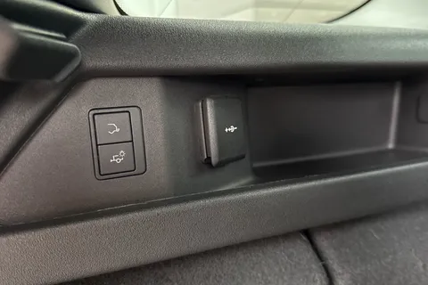 KR74OBY Land Rover Discovery Sport 2.0 D200 Dynamic HSE 5dr Thumbnail #29