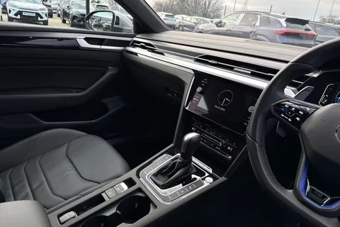 DE74OVG Volkswagen Arteon 2.0 TSI R 5dr 4MOTION DSG **DRIVER ASSISTANCE PACK** Thumbnail #16