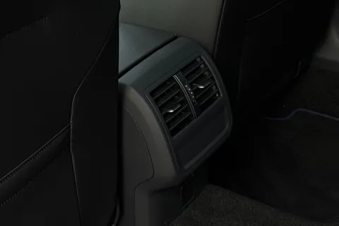 DE74OVG Volkswagen Arteon 2.0 TSI R 5dr 4MOTION DSG **DRIVER ASSISTANCE PACK** Thumbnail #33