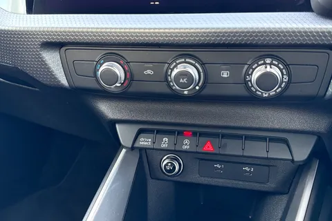 DG73BWJ Audi A1 Sport 30 TFSI  110 PS 6-speed Thumbnail #23