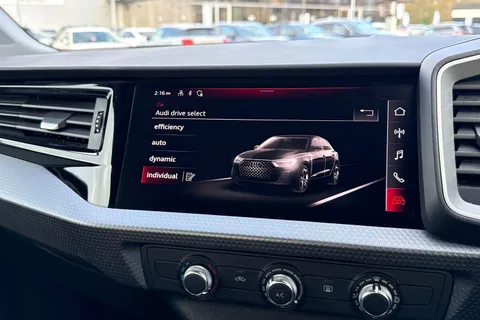 DG73BWJ Audi A1 Sport 30 TFSI  110 PS 6-speed Thumbnail #39