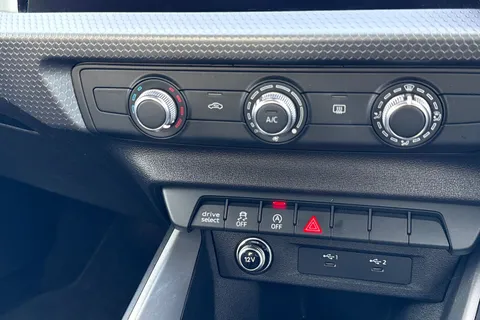 DG73BWJ Audi A1 Sport 30 TFSI  110 PS 6-speed Thumbnail #45