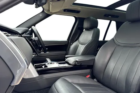 3 of 51 for Land Rover Range Rover 3.0 D300 HSE 5dr