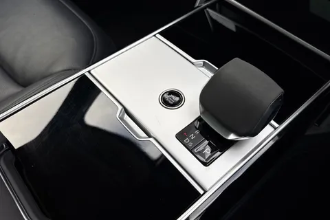 14 of 51 for Land Rover Range Rover 3.0 D300 HSE 5dr