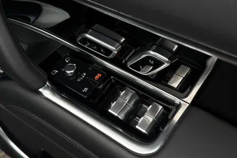 26 of 51 for Land Rover Range Rover 3.0 D300 HSE 5dr