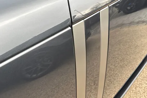 29 of 51 for Land Rover Range Rover 3.0 D300 HSE 5dr