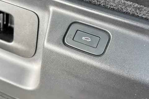 36 of 51 for Land Rover Range Rover 3.0 D300 HSE 5dr