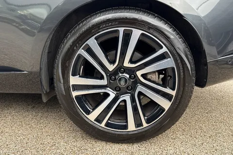 38 of 51 for Land Rover Range Rover 3.0 D300 HSE 5dr