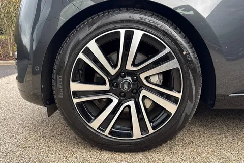 39 of 51 for Land Rover Range Rover 3.0 D300 HSE 5dr