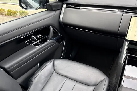 42 of 51 for Land Rover Range Rover 3.0 D300 HSE 5dr