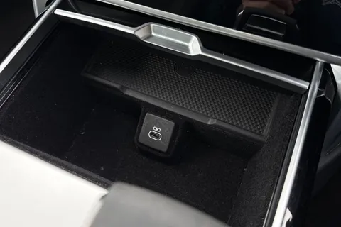 48 of 51 for Land Rover Range Rover 3.0 D300 HSE 5dr