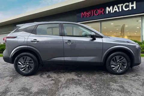 YH72WXY Nissan Qashqai 1.3 DIG-T MHEV Acenta Premium Euro 6 (s/s) 5dr Thumbnail #4