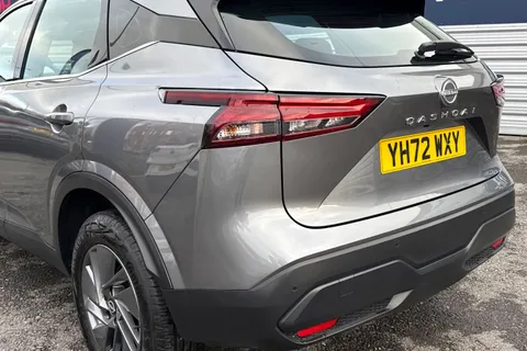 YH72WXY Nissan Qashqai 1.3 DIG-T MHEV Acenta Premium Euro 6 (s/s) 5dr Thumbnail #8