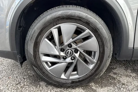 YH72WXY Nissan Qashqai 1.3 DIG-T MHEV Acenta Premium Euro 6 (s/s) 5dr Thumbnail #11