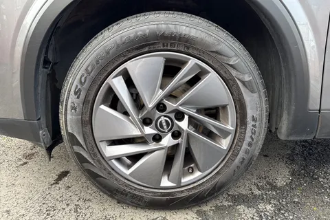 YH72PLX Nissan Qashqai 1.3 DIG-T MHEV Acenta Premium Euro 6 (s/s) 5dr Thumbnail #11