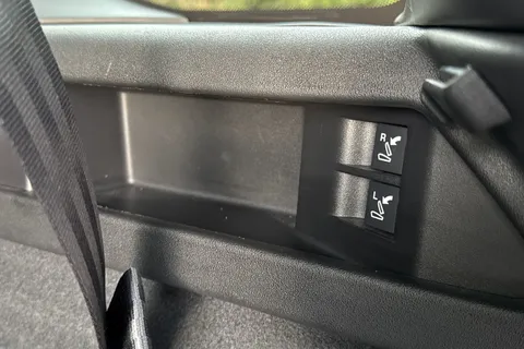 KM74XLX Land Rover Discovery Sport 2.0 D200 Dynamic HSE 5dr Thumbnail #29