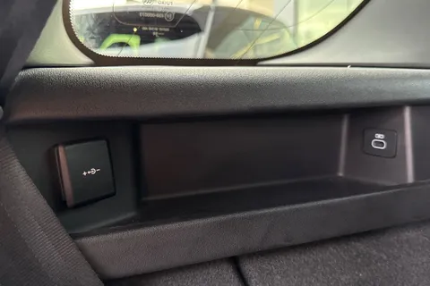 KM74XLX Land Rover Discovery Sport 2.0 D200 Dynamic HSE 5dr Thumbnail #39