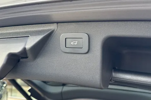 KM74XLX Land Rover Discovery Sport 2.0 D200 Dynamic HSE 5dr Thumbnail #40