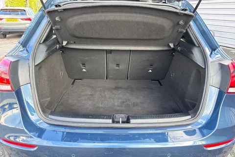 KV70UWB Mercedes-Benz A Class 1.3 A180 Sport (Executive) Euro 6 (s/s) 5dr Thumbnail #8