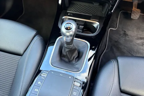 KV70UWB Mercedes-Benz A Class 1.3 A180 Sport (Executive) Euro 6 (s/s) 5dr Thumbnail #24