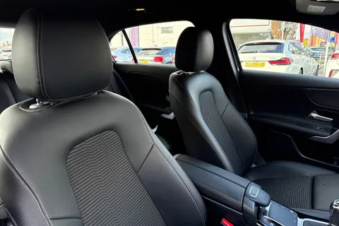 KV70UWB Mercedes-Benz A Class 1.3 A180 Sport (Executive) Euro 6 (s/s) 5dr Thumbnail #25