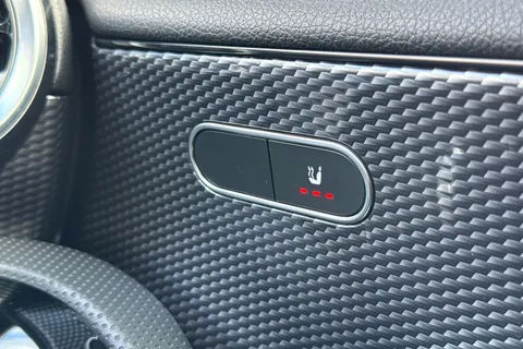 KV70UWB Mercedes-Benz A Class 1.3 A180 Sport (Executive) Euro 6 (s/s) 5dr Thumbnail #40