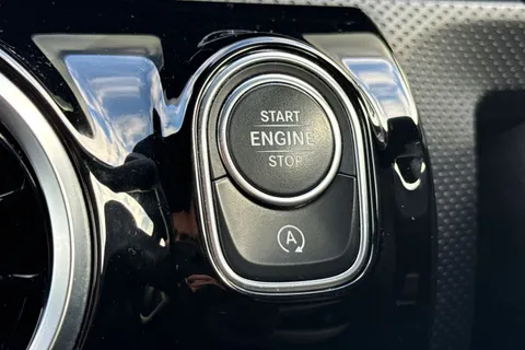 KV70UWB Mercedes-Benz A Class 1.3 A180 Sport (Executive) Euro 6 (s/s) 5dr Thumbnail #41