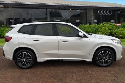 DY73OZV BMW X1 1.5 20i MHT M Sport DCT sDrive Euro 6 (s/s) 5dr Thumbnail #4